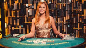 RN92 Live Baccarat VIP Room တွင် ကစားသူ Dealer နှင့် တွေ့ဆုံနေသောမြင်ကွင်း